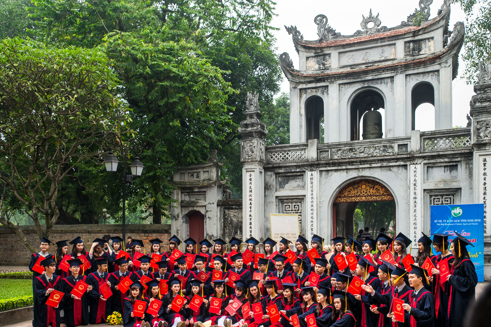 20141105 095538 Uni Abschlussfeier im Park des Literaturtempels